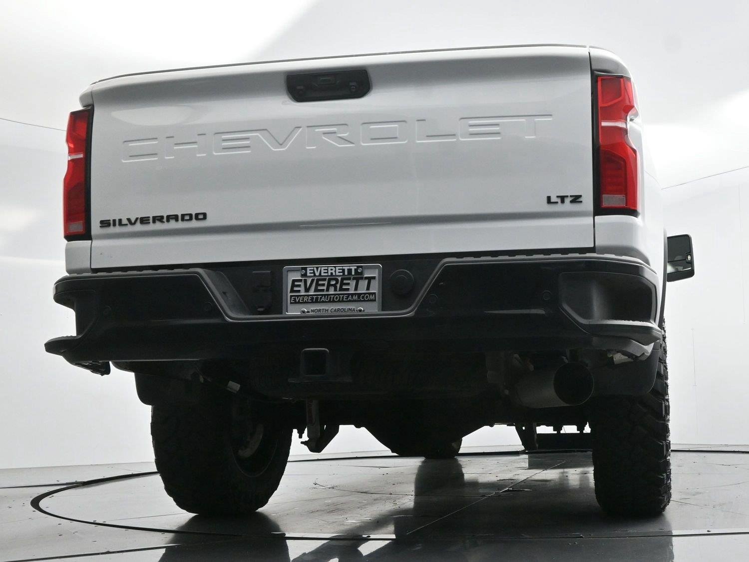 Used 2026 Summit White Chevrolet LTZ image 52