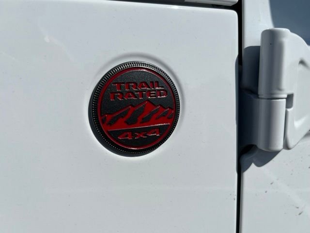 New 2026 Bright White Clear-Coat Exterior Paint Jeep Rubicon image 11