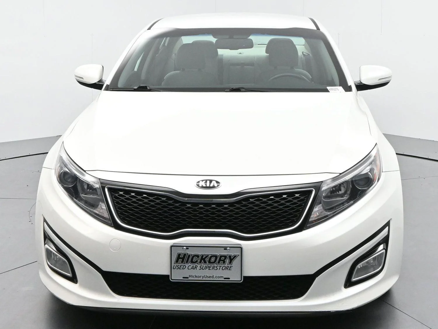 Used 2015 Snow White Pearl Kia LX image 2
