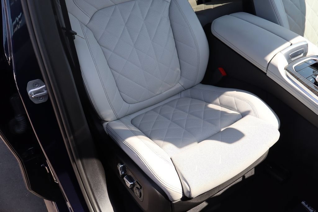 Used 2024 Blue BMW sDrive40i image 41