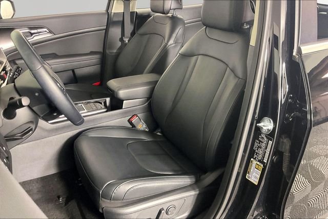 Used 2026 Black Kia EX image 20
