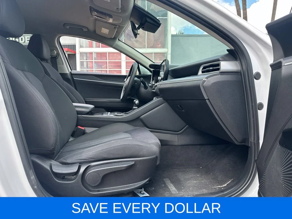 Used 2023 White Kia LXS image 16