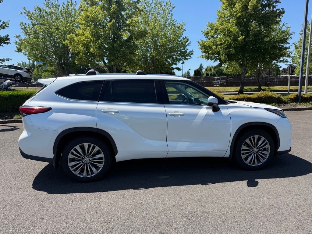 Used 2021 Blizzard Pearl Toyota Platinum image 8