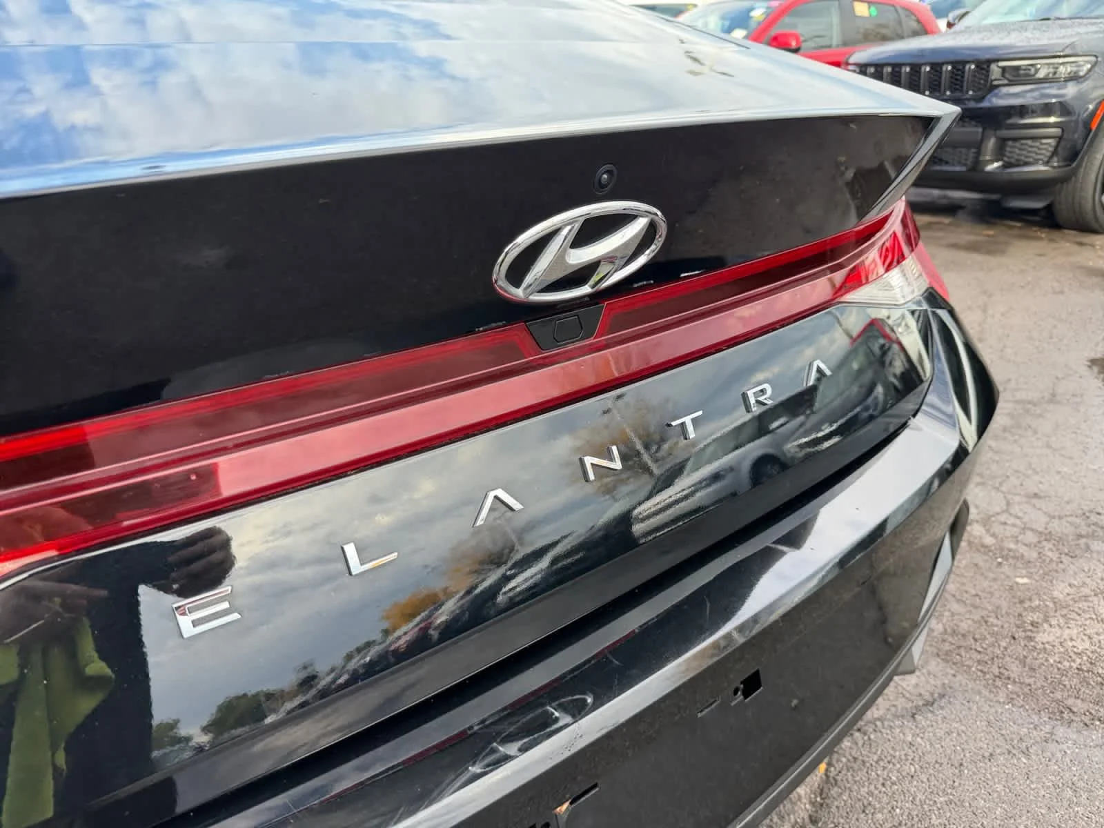 Used 2023 Phantom Black Hyundai SEL image 27