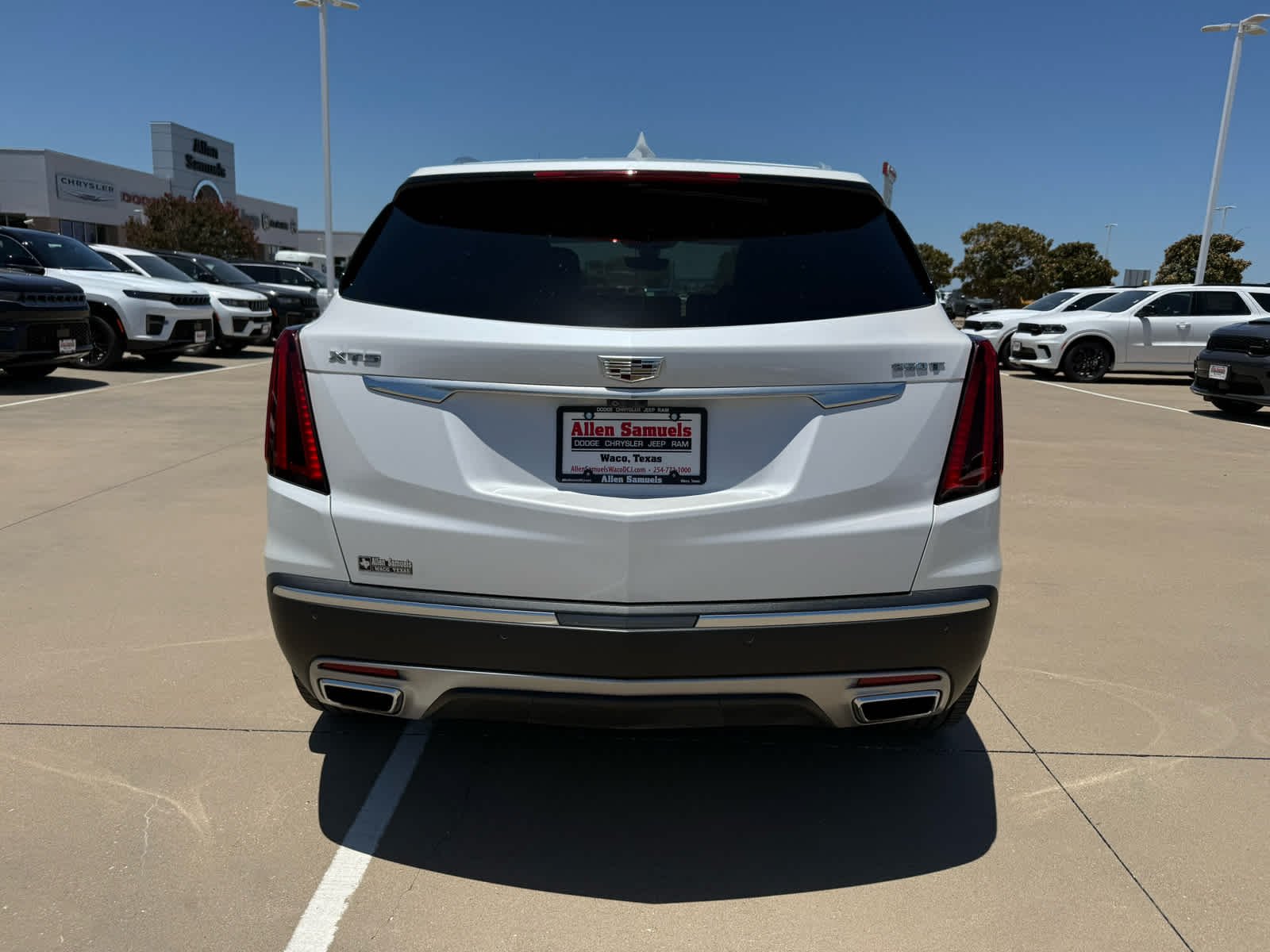Used 2023 Crystal White Tricoat Cadillac FWD Premium Luxury image 9