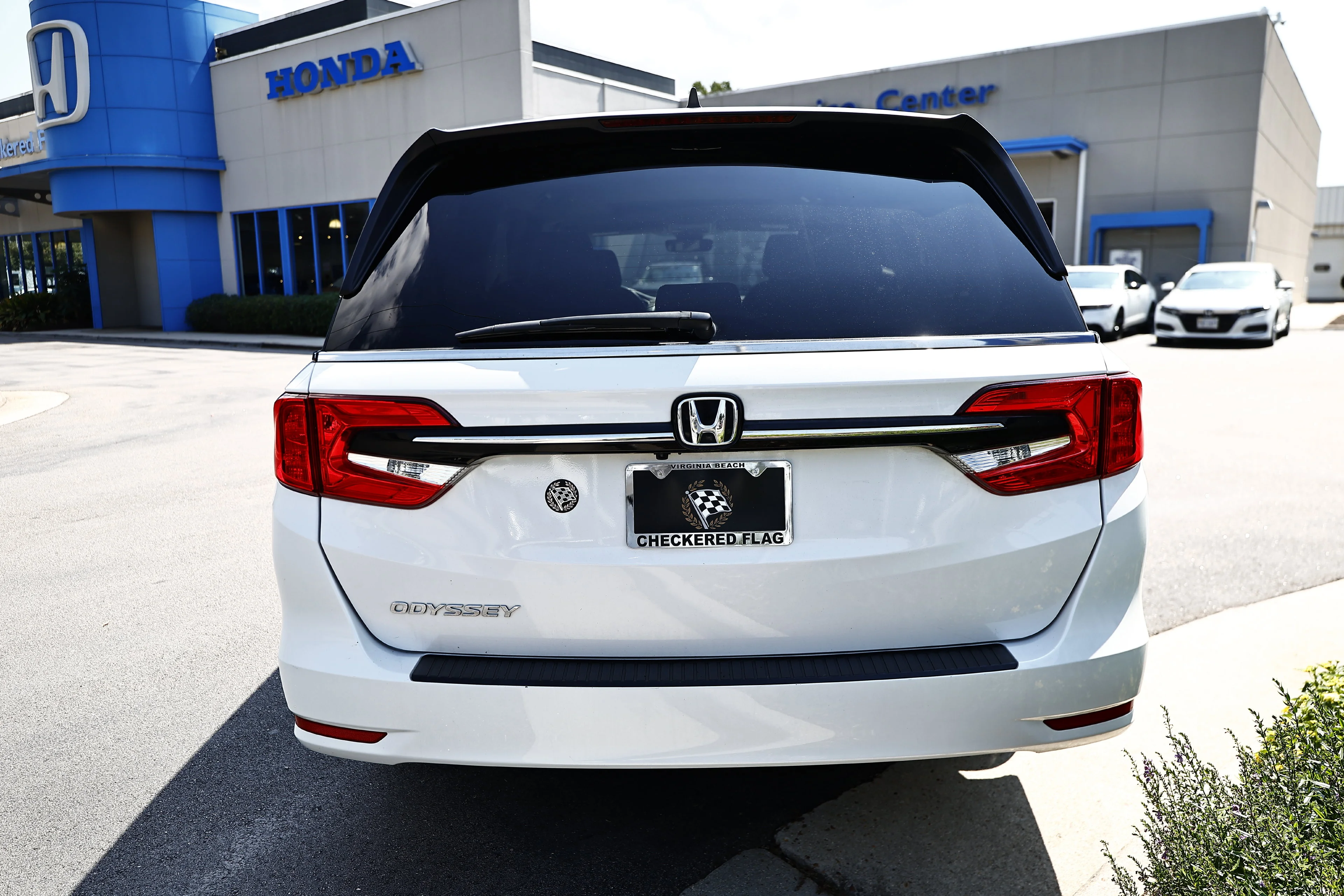 Used 2024 Platinum White Pearl Honda EX-L image 6