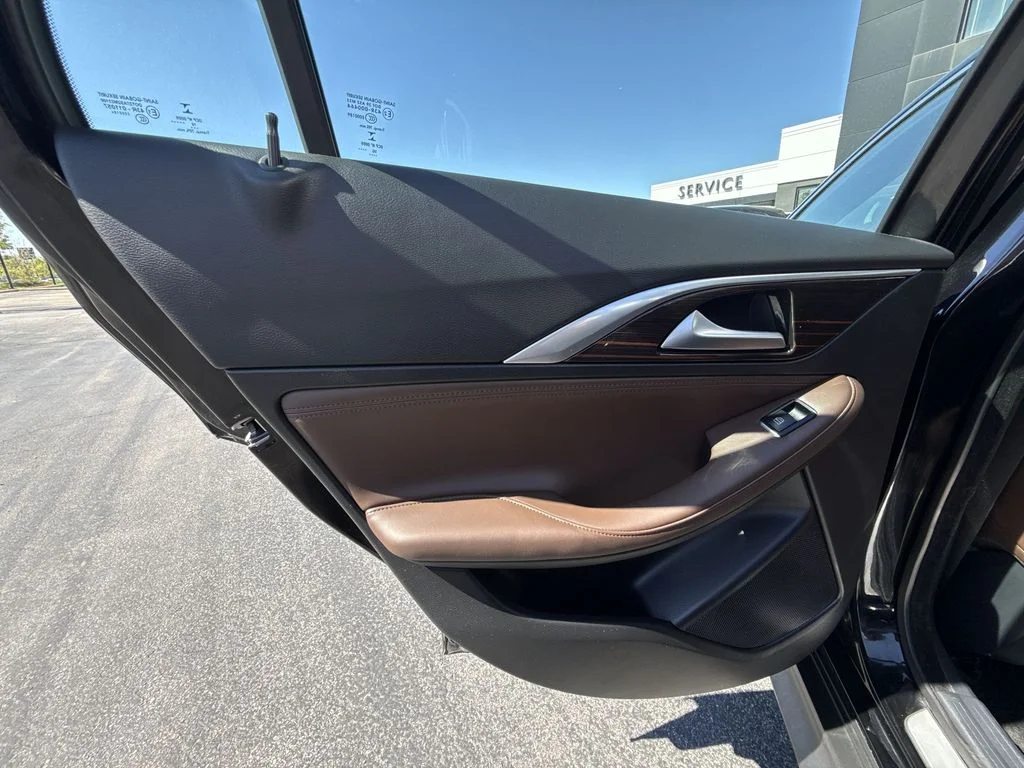 Used 2017 Black INFINITI Premium image 24