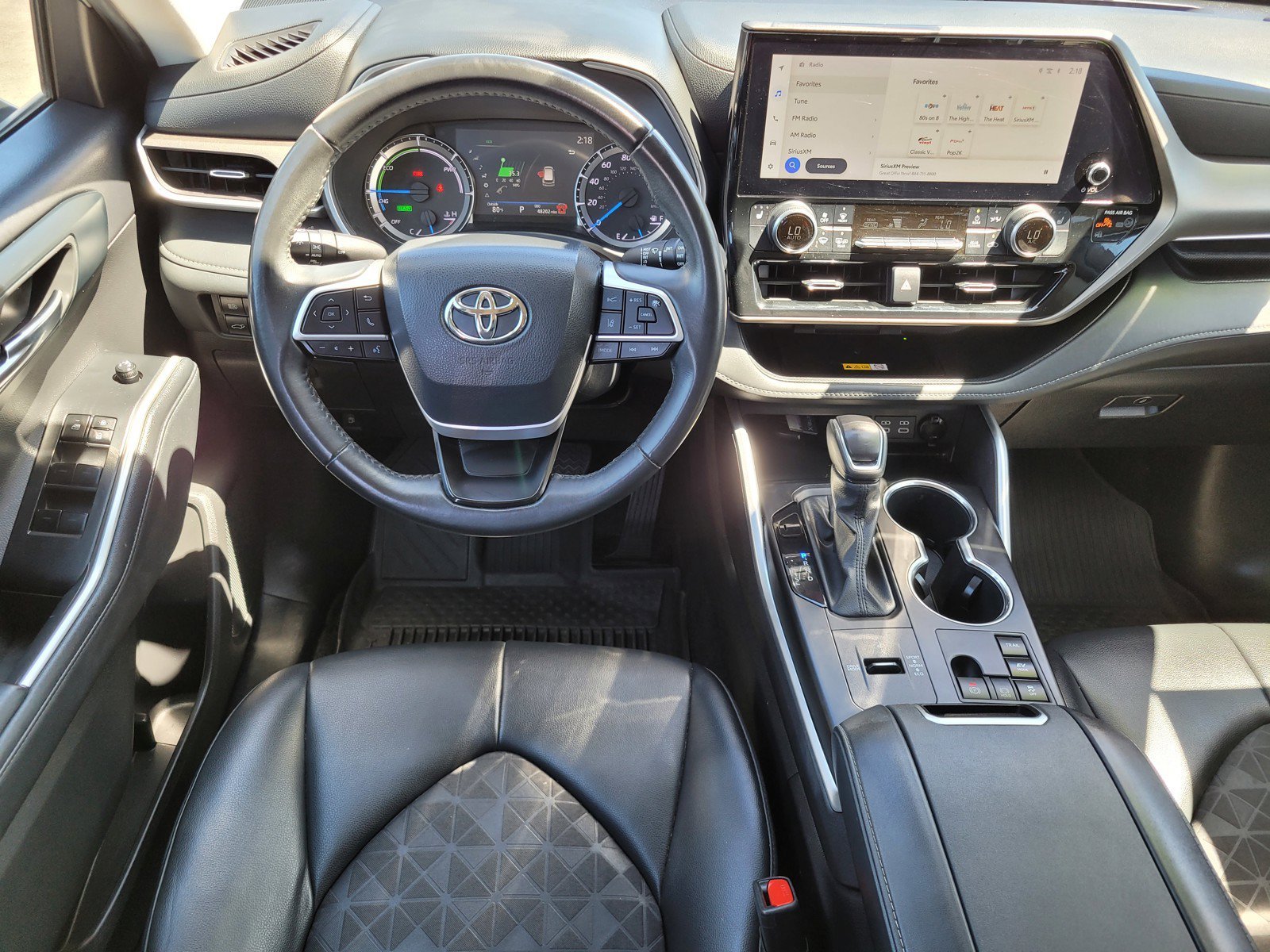 Used 2024  Toyota Hybrid XLE image 13
