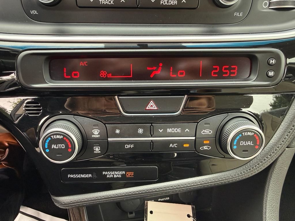 Used 2015 Gray Kia EX image 18