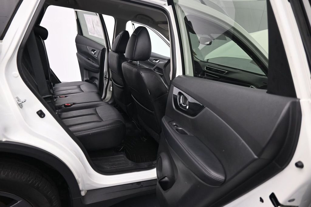 Used 2016 White Nissan SL image 24