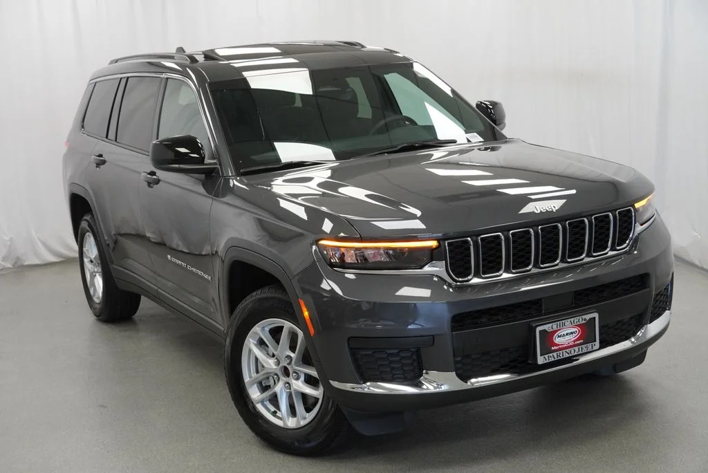 Used 2025 Gray Jeep Laredo image 15