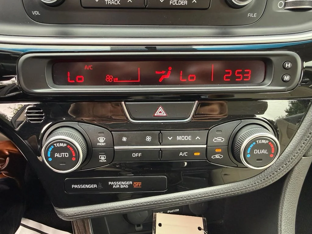 Used 2015 Gray Kia EX image 18