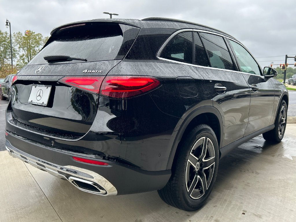New 2027 Black Mercedes-Benz GLC 300 image 8
