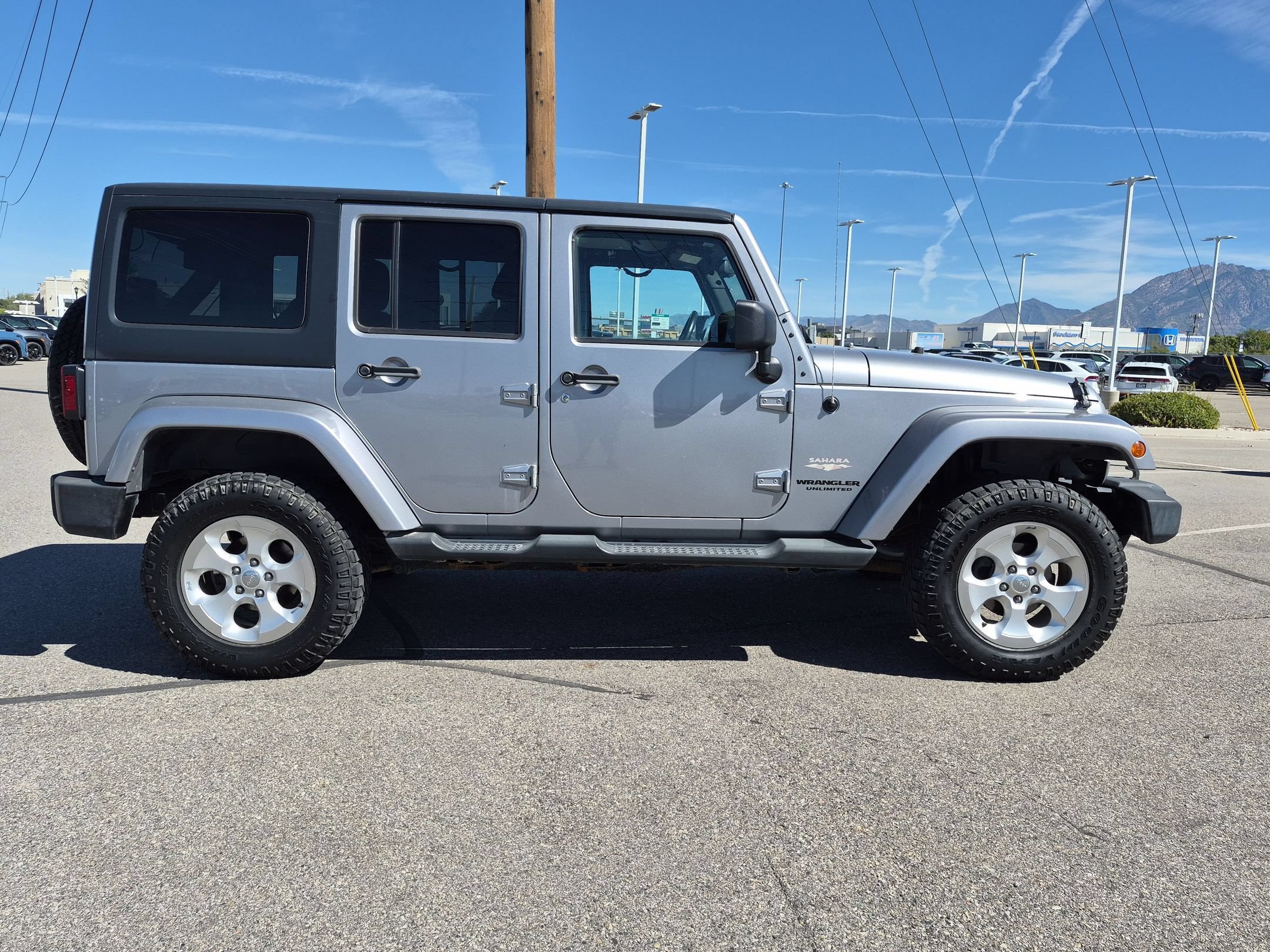 Used 2013 Billet Silver Metallic Jeep Sahara image 2