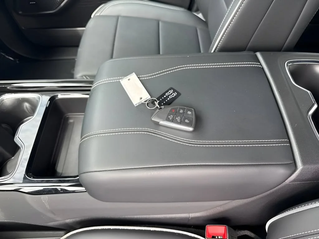 Used 2026 Summit White Chevrolet LT - Extended Range image 38