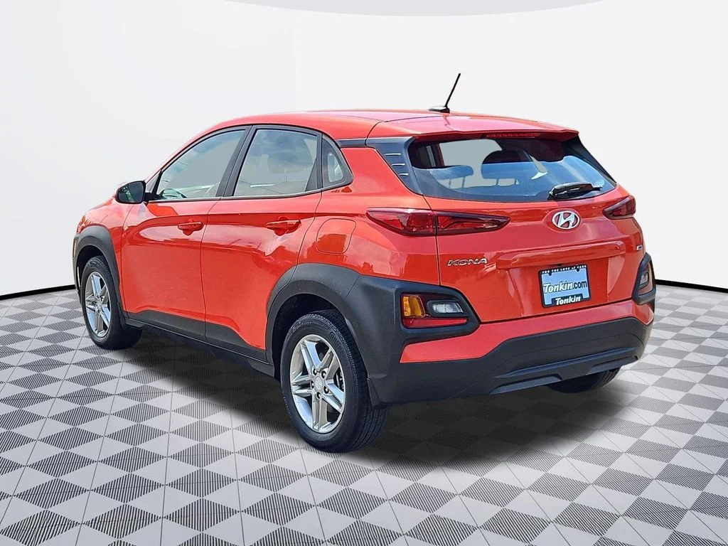 Used 2019 Sunset Orange Hyundai SE image 4