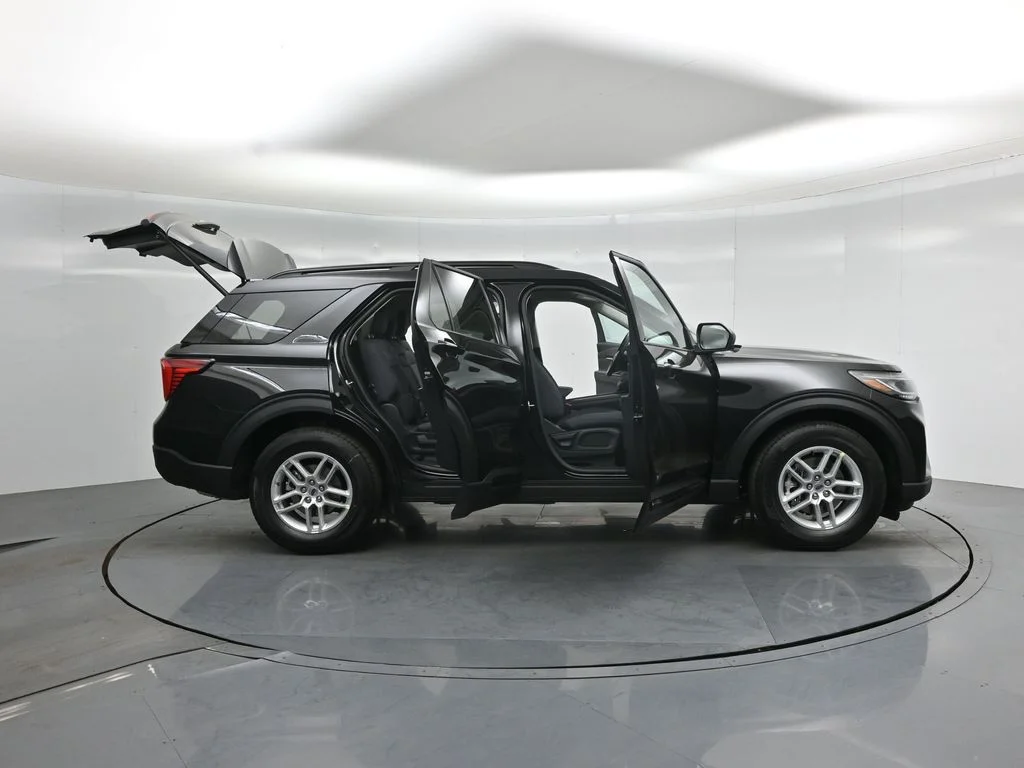 New 2026 Agate Black Metallic Ford Active image 4