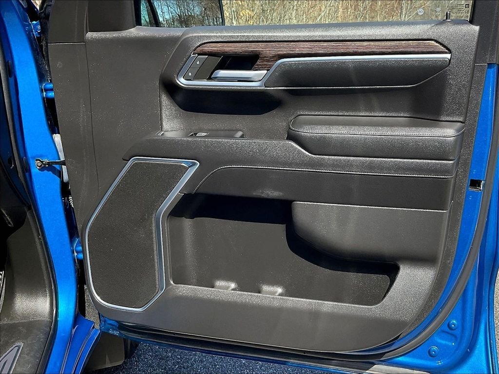 Used 2022 Blue GMC Elevation image 12