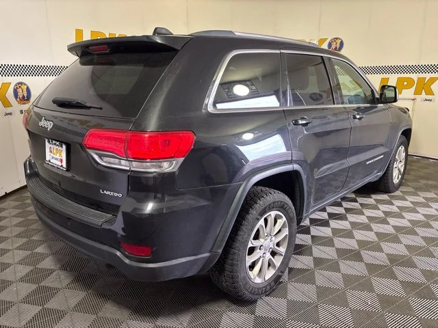 Used 2016 Brilliant Black Crystal Pearlcoat Jeep Laredo image 3