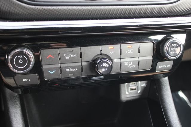 Used 2022 Gray Jeep Latitude image 8
