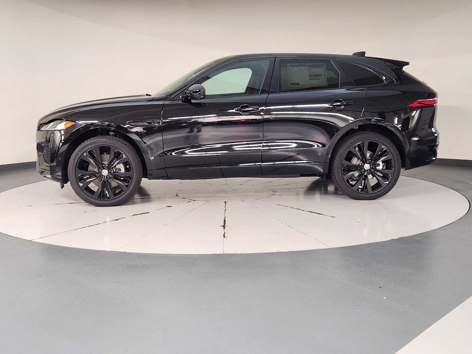 2026 Jaguar F-Pace R-Dynamic S - Photo 5