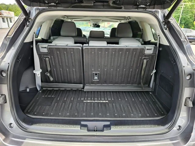 Used 2022 Gray Toyota XLE image 22