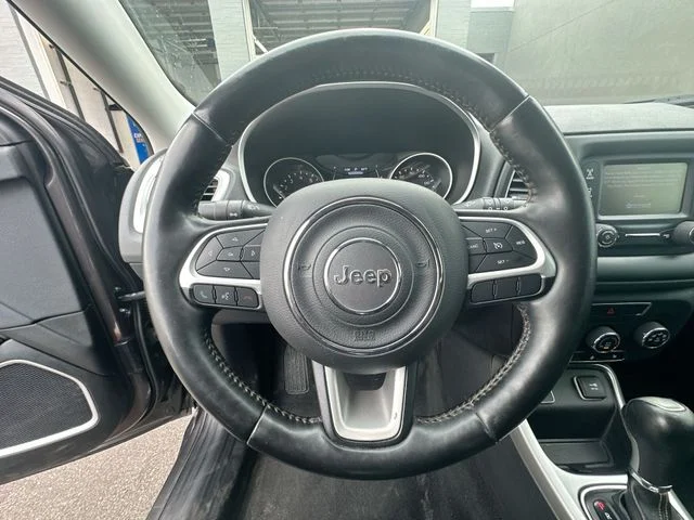 Used 2018 Gray Jeep Latitude image 16
