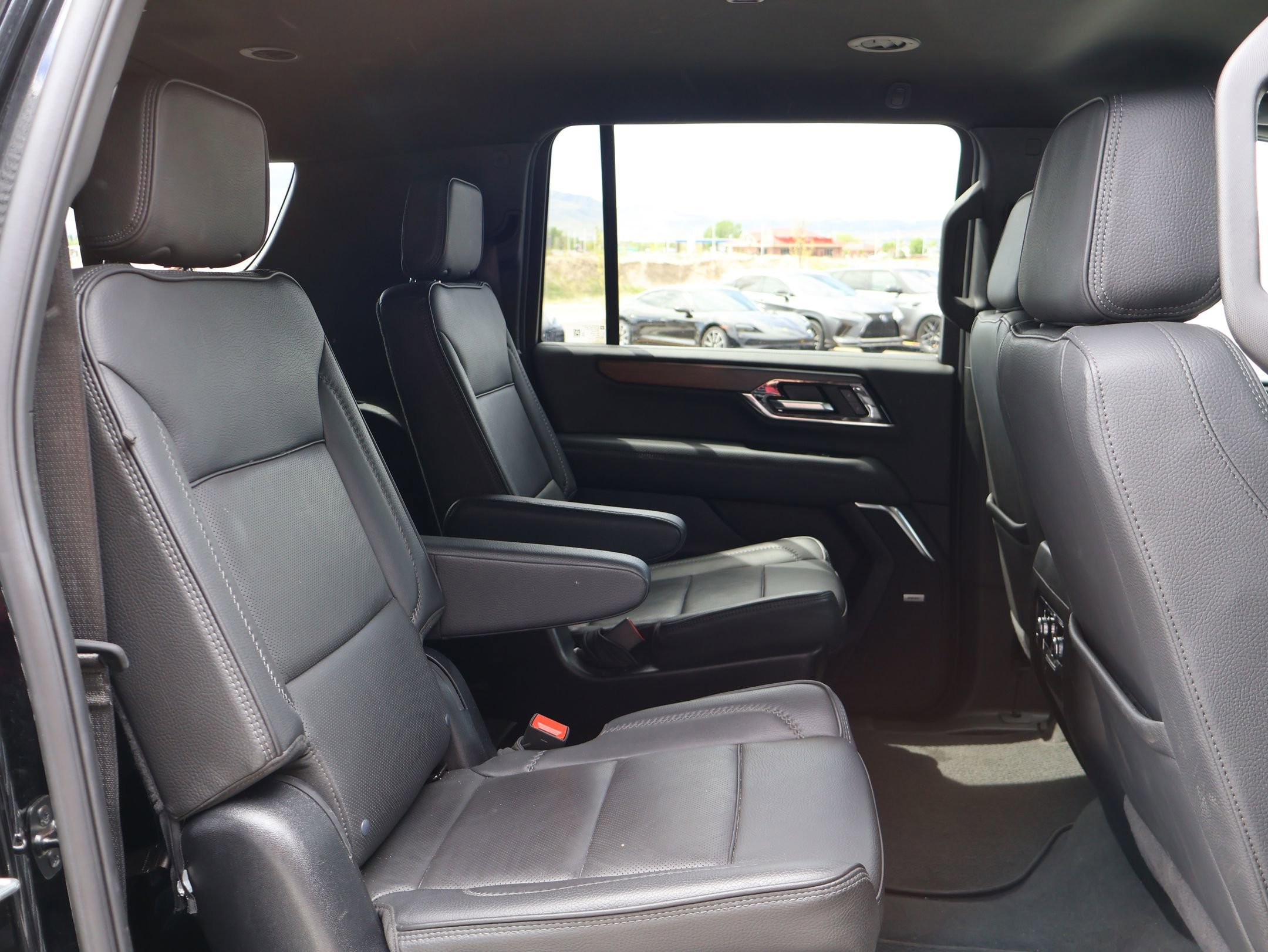 Used 2025 Onyx Black GMC Denali image 25