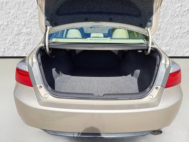 Used 2014 Silver Honda EX-L image 12