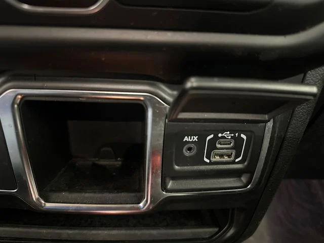 Used 2021 Green Jeep Unlimited Sport image 29
