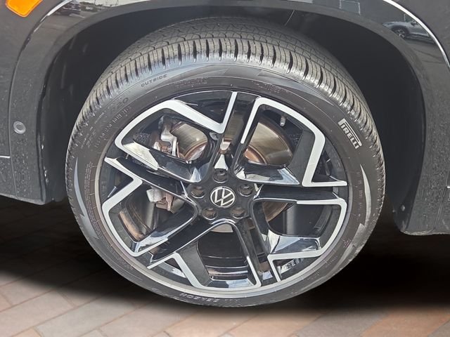 Certified Used 2025 Deep Black Pearl Volkswagen 2.0T SEL R-Line image 30