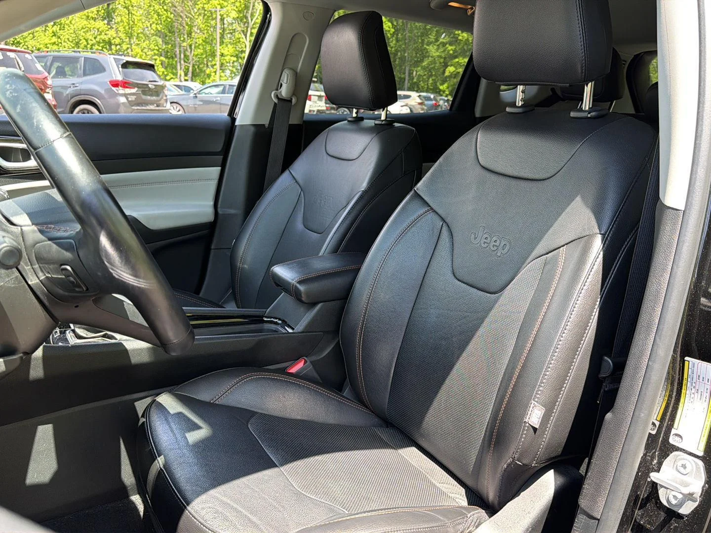 Used 2022 Diamond Black Crystal Pearlcoat Jeep Limited image 2