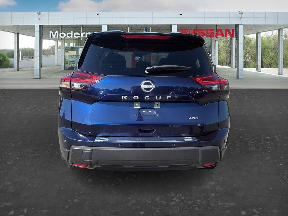 Used 2025 Deep Ocean Blue Pearl Nissan SV image 4