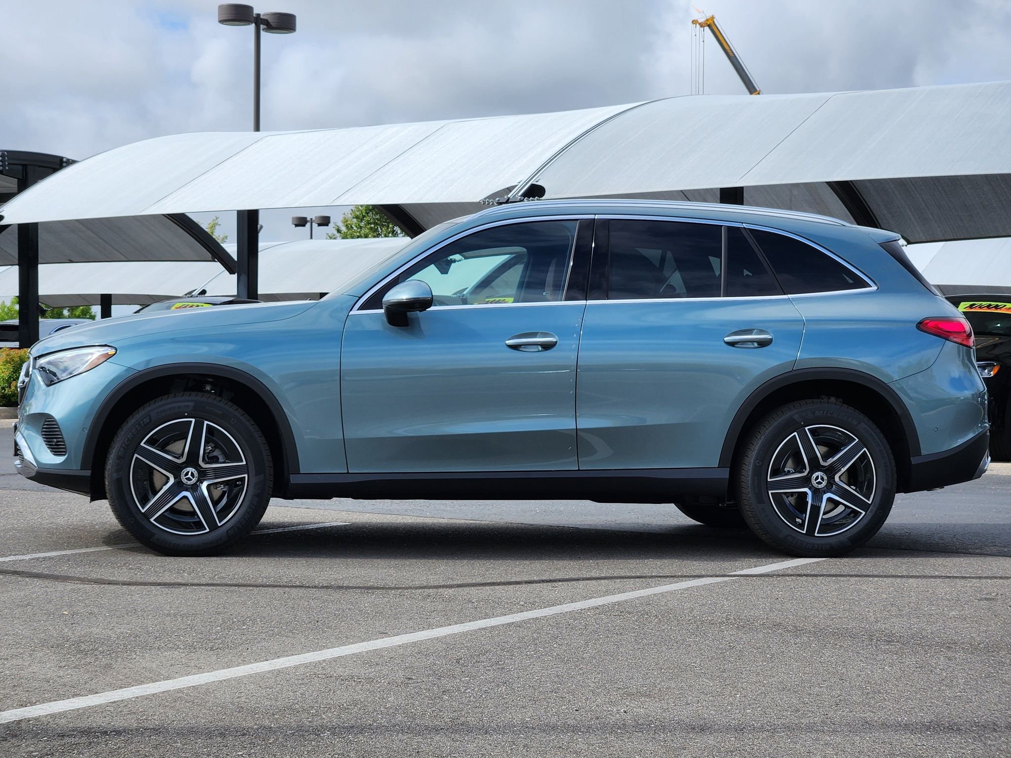 New 2027 Verde Silver Metallic Mercedes-Benz GLC 300 4MATIC® image 5