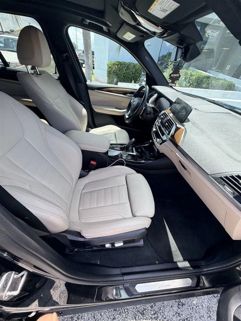 Used 2021  BMW xDrive30i image 3