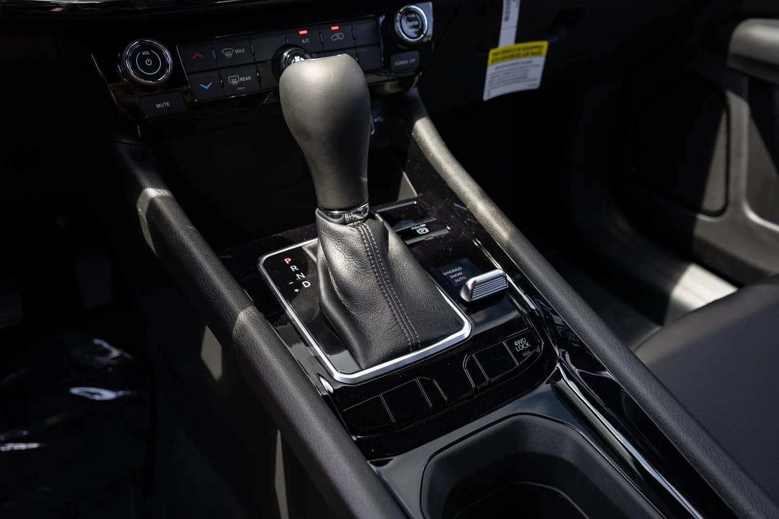 New 2026 Bright White Clearcoat Jeep Latitude image 26