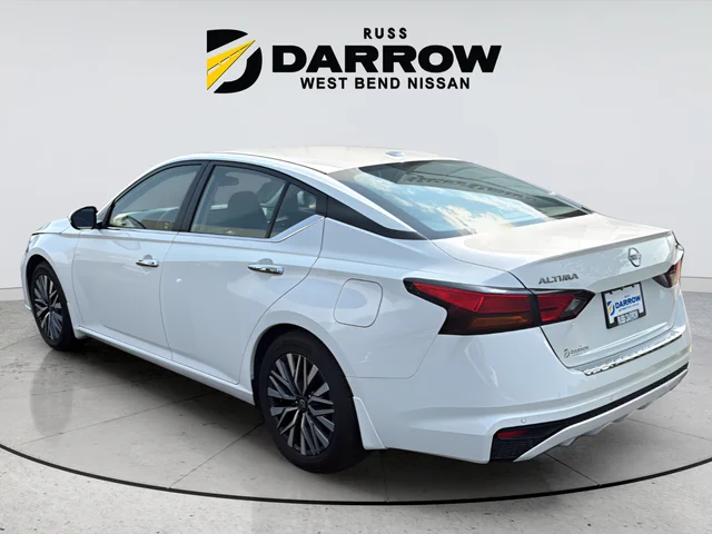 Used 2023 White Nissan 2.5 SV image 3