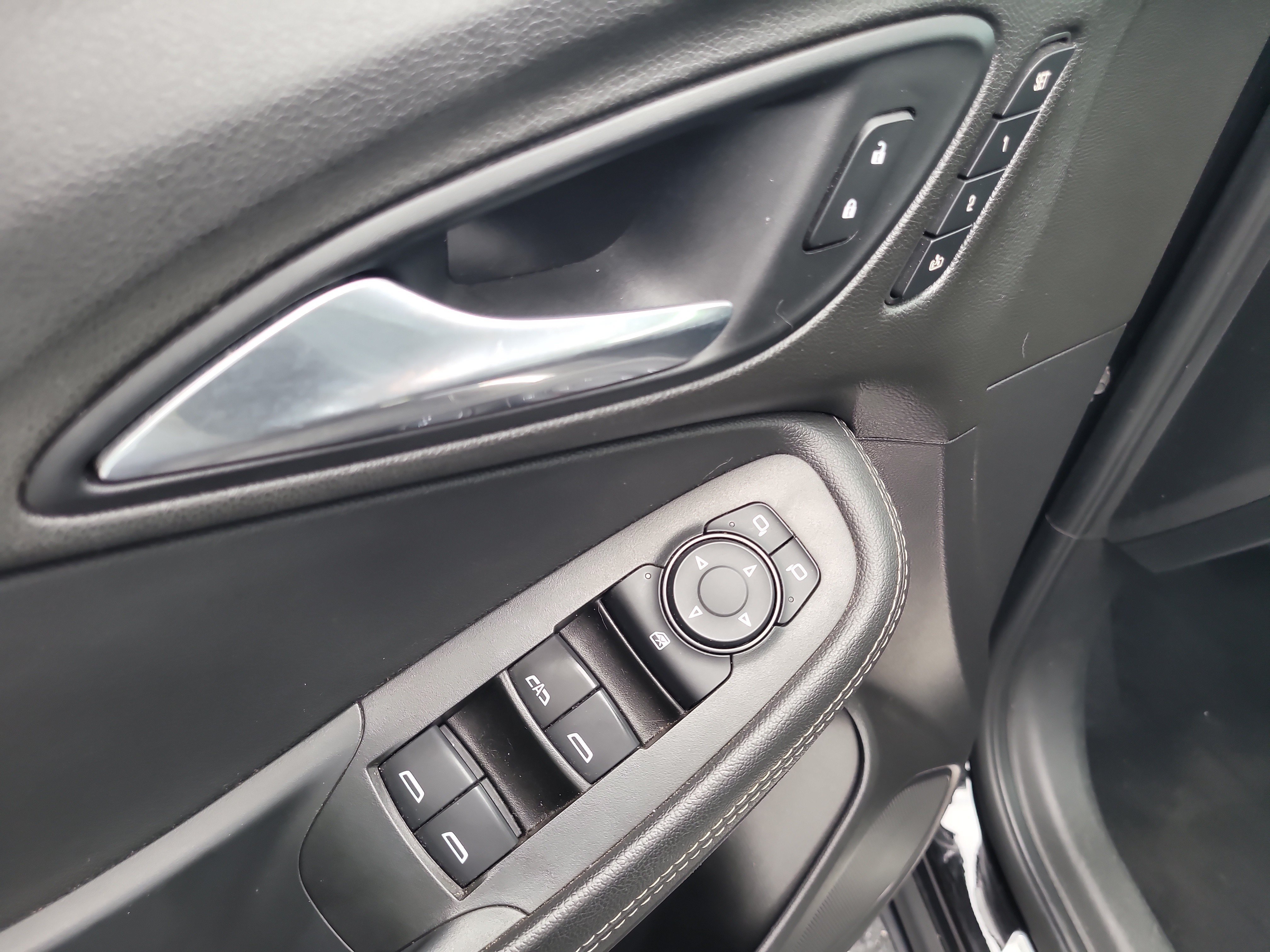Used 2020 Ebony Twilight Metallic Buick Essence image 16