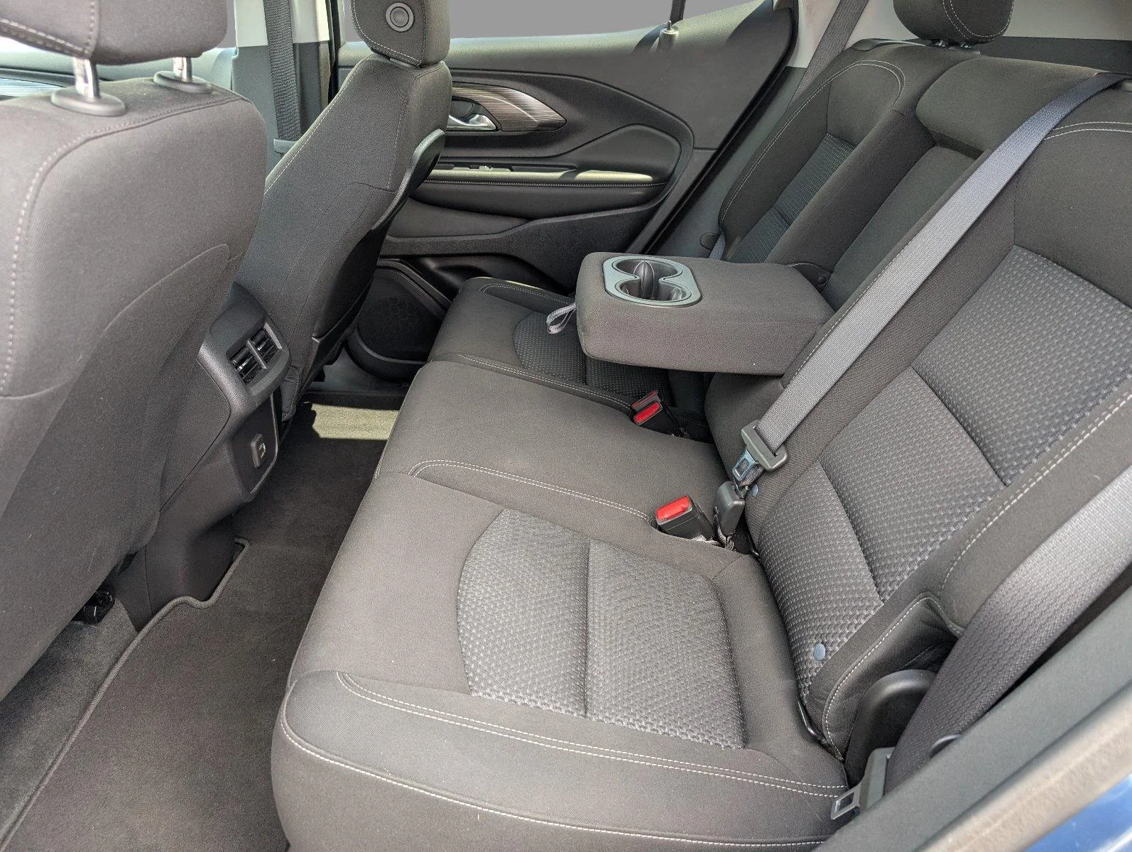 Used 2024 Downpour Metallic GMC SLE image 32