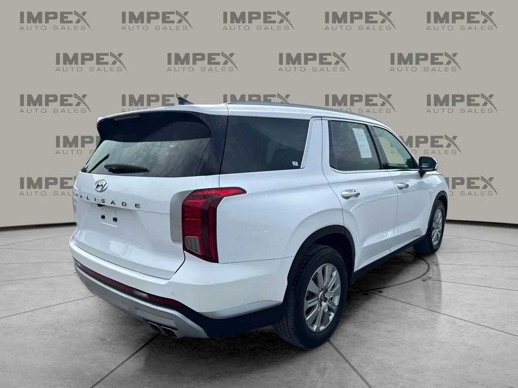Used 2025 White Hyundai SEL image 3