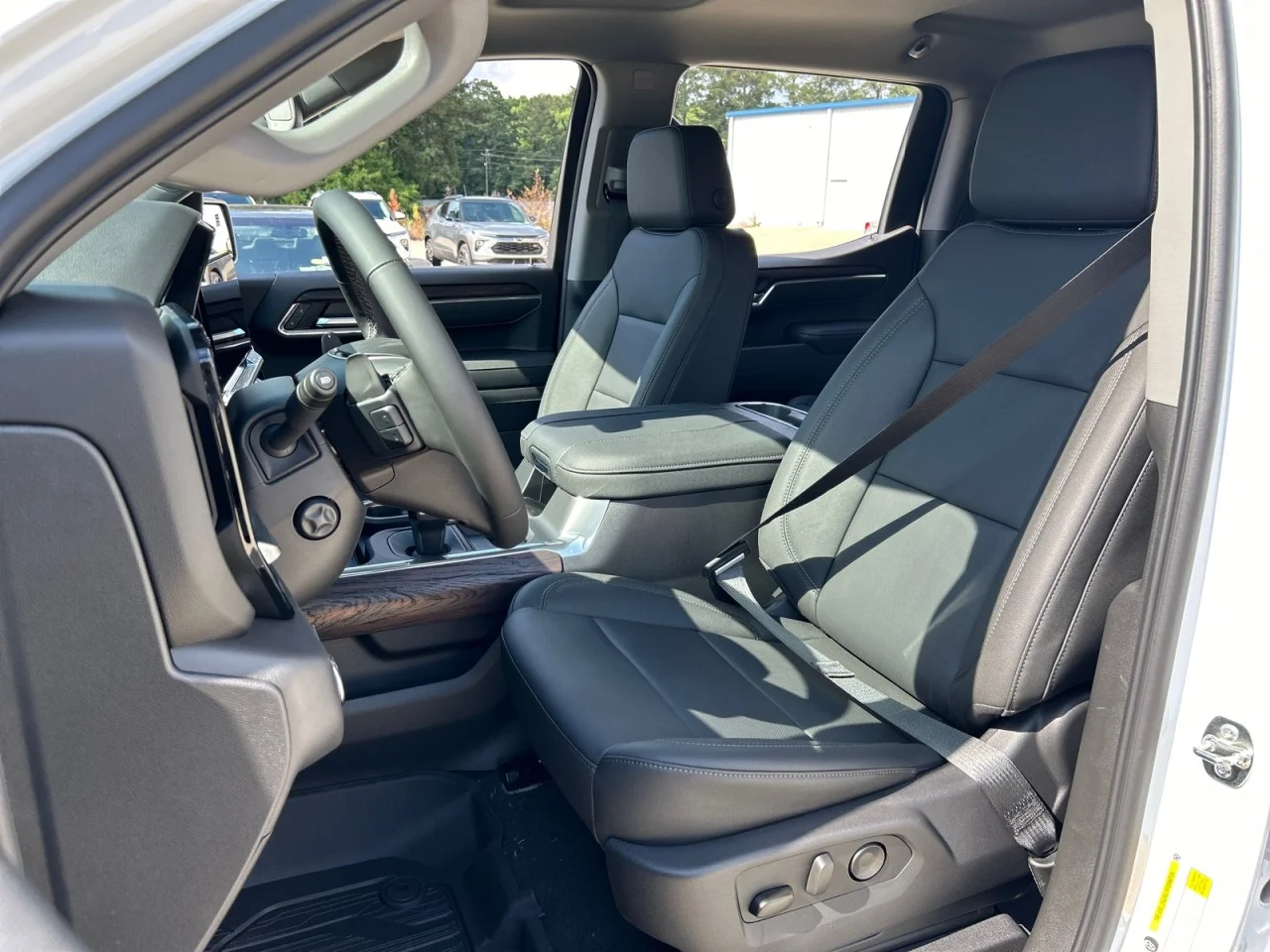 New 2026 Glacier White Tricoat GMC SLT image 17