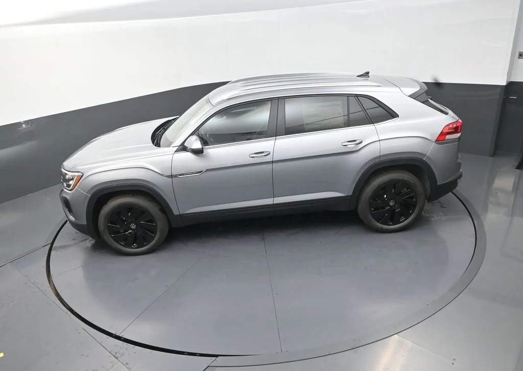 New 2026 Silver Volkswagen 2.0T SE w/Technology image 17