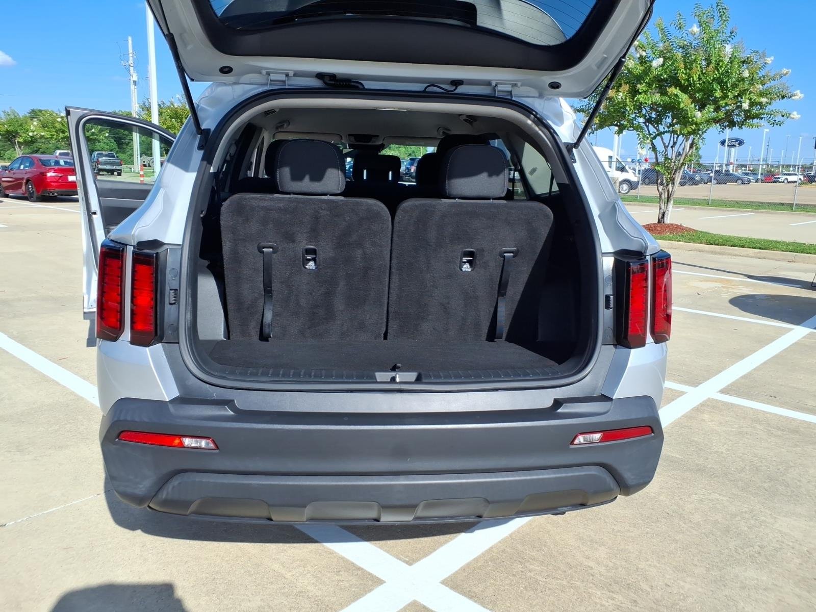 Used 2022 SILVER Kia LX image 18