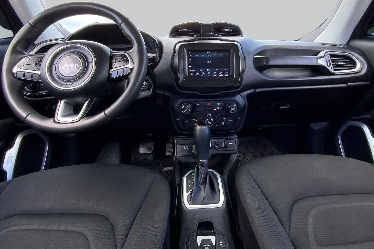 Used 2021 Granite Crystal Metallic Clearcoat Jeep Latitude image 15