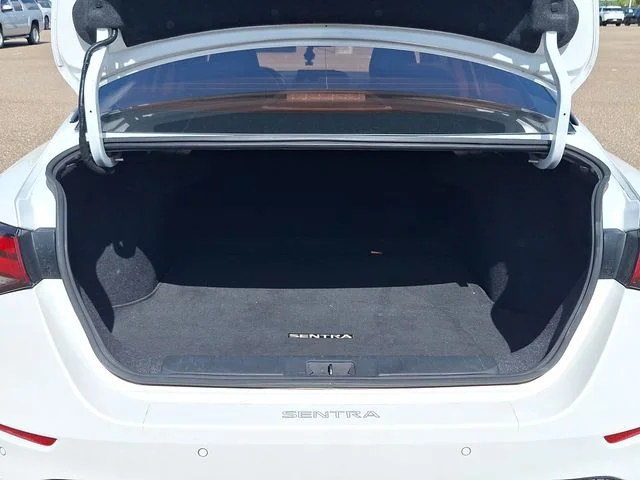 Used 2021 White Nissan SR image 13