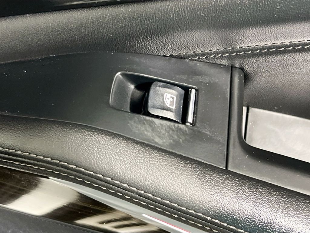Used 2023 White BMW xDrive40i image 30