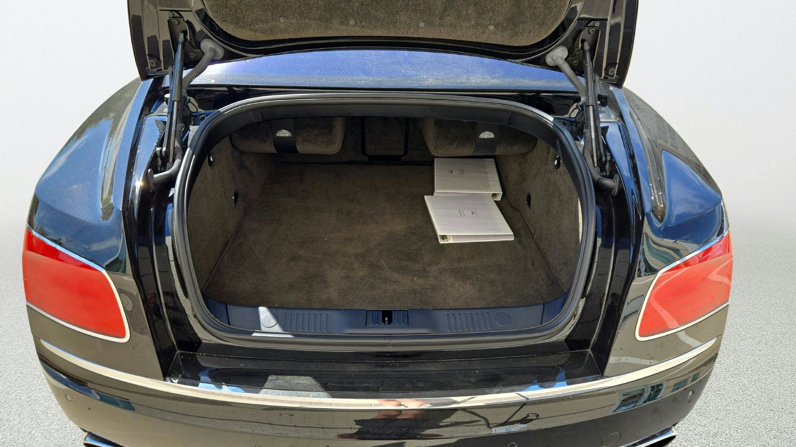 Used 2014  Bentley Base image 29