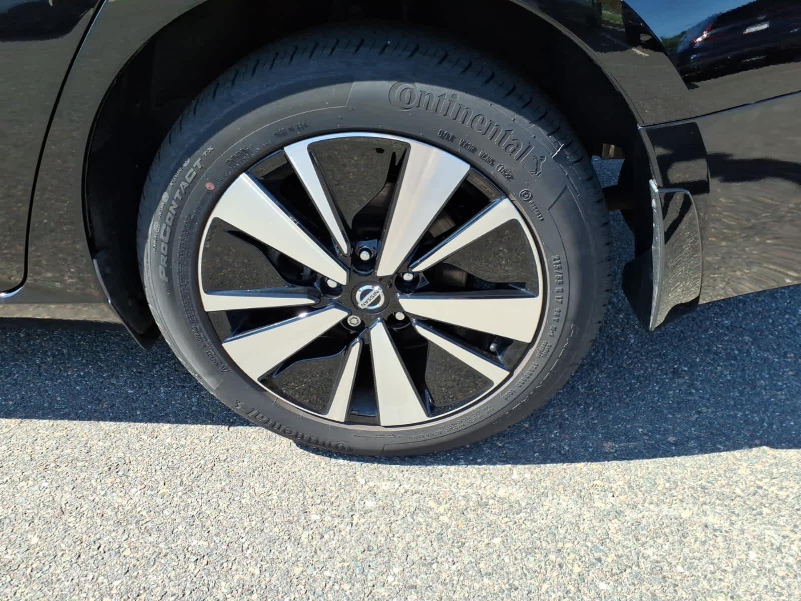 Used 2022 Super Black Nissan 2.5 SL image 9