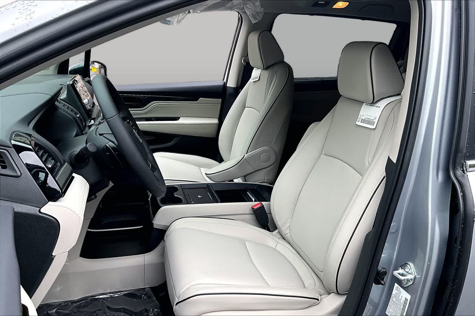 2026 Honda Odyssey Touring - Photo 14