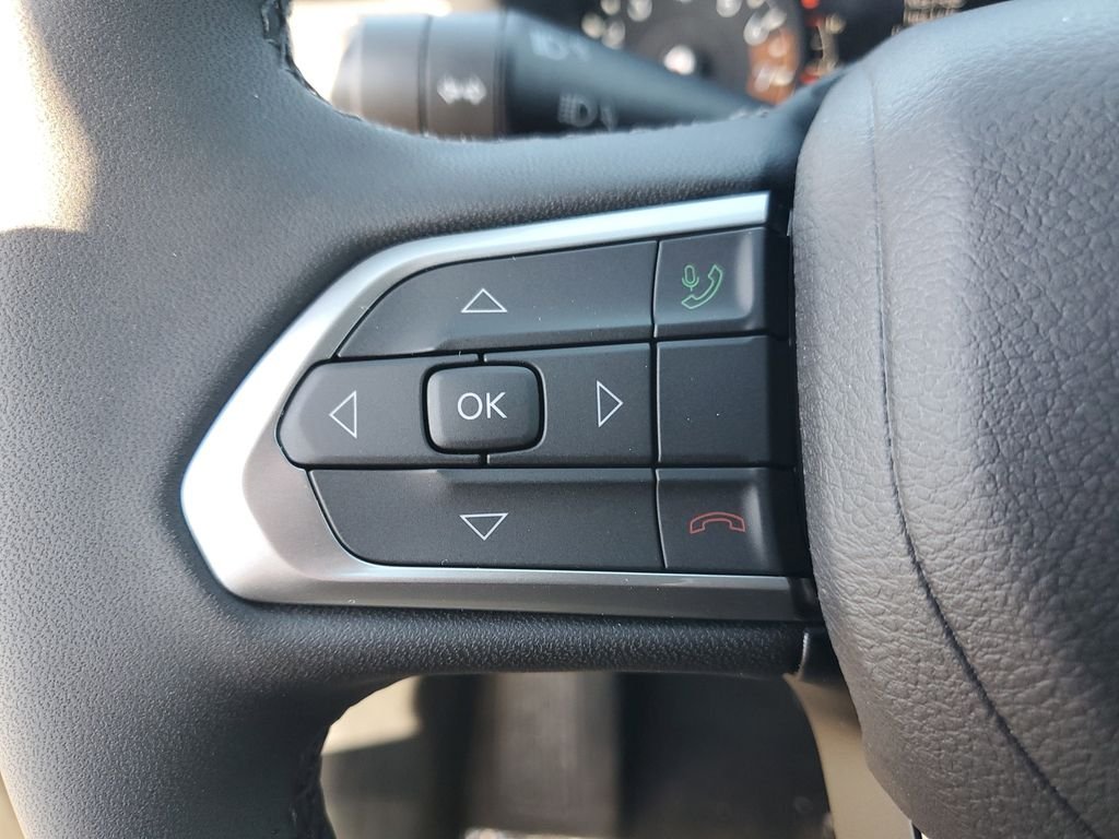New 2026 Bright White Clearcoat Jeep Latitude image 18